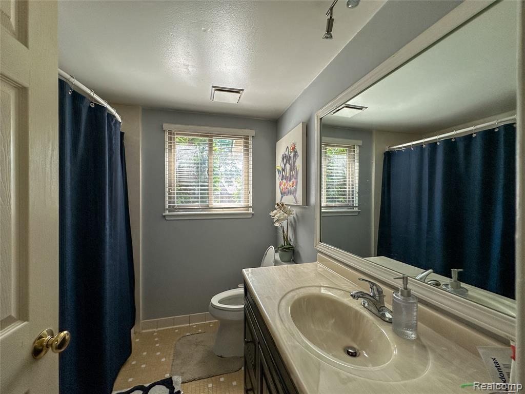 3715 Old Creek Road, Troy, MI 48084 — Photo 16