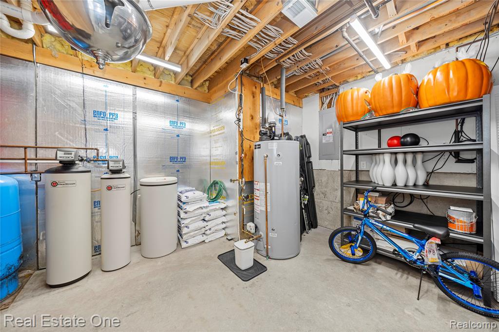 6570 Alden Drive, West Bloomfield, MI 48324 — Photo 46