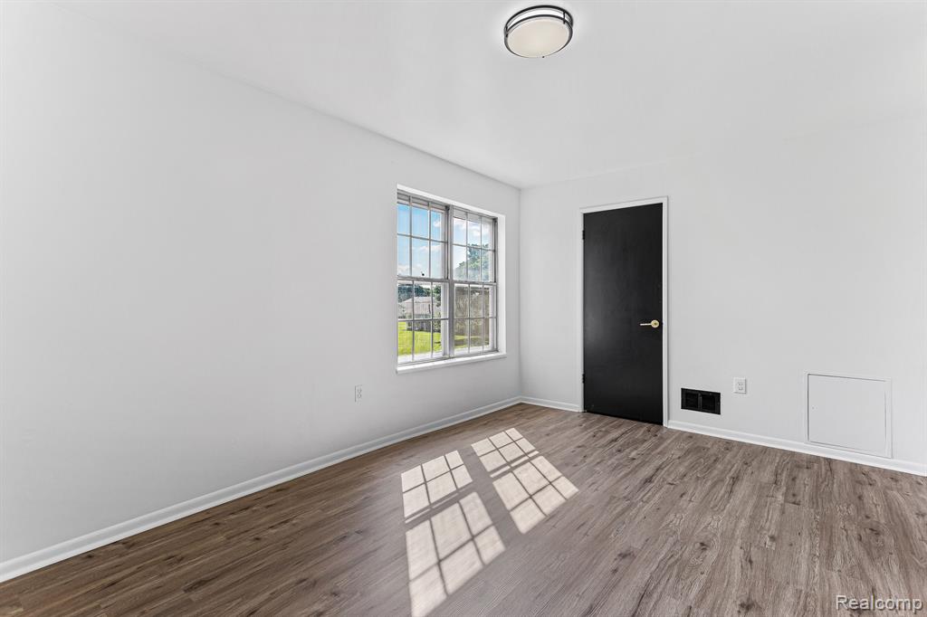 39523 VILLAGE WOOD Road, Novi, MI — Photo 14