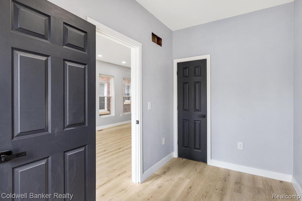 639 BELMONT Street, Detroit, MI 48202 — Photo 24
