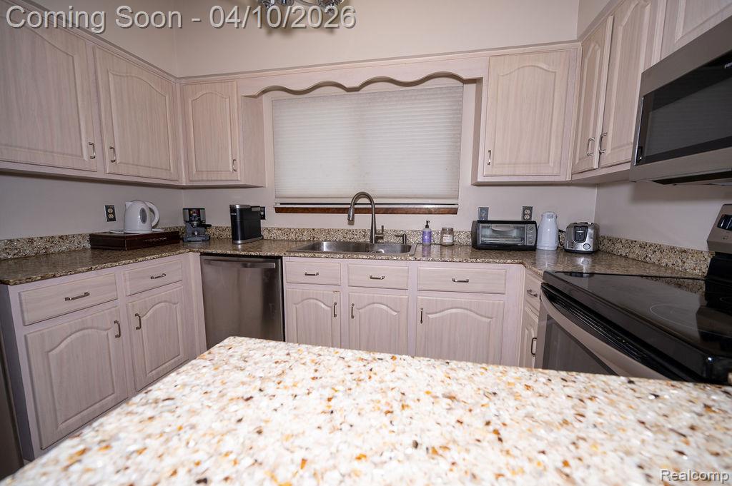 14284 Balmoral Street, Riverview, MI 48193 — Photo 13