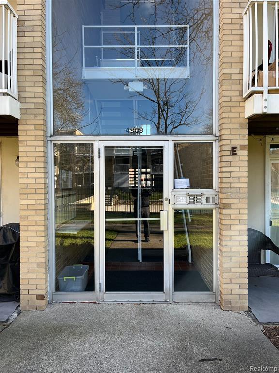 4909 Crooks Road, E 11, Royal Oak, MI 48073 — Photo 3