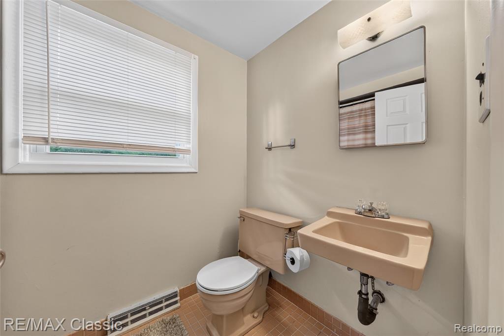 6638 Woodbank Drive, Bloomfield Hills, MI 48301 — Photo 19