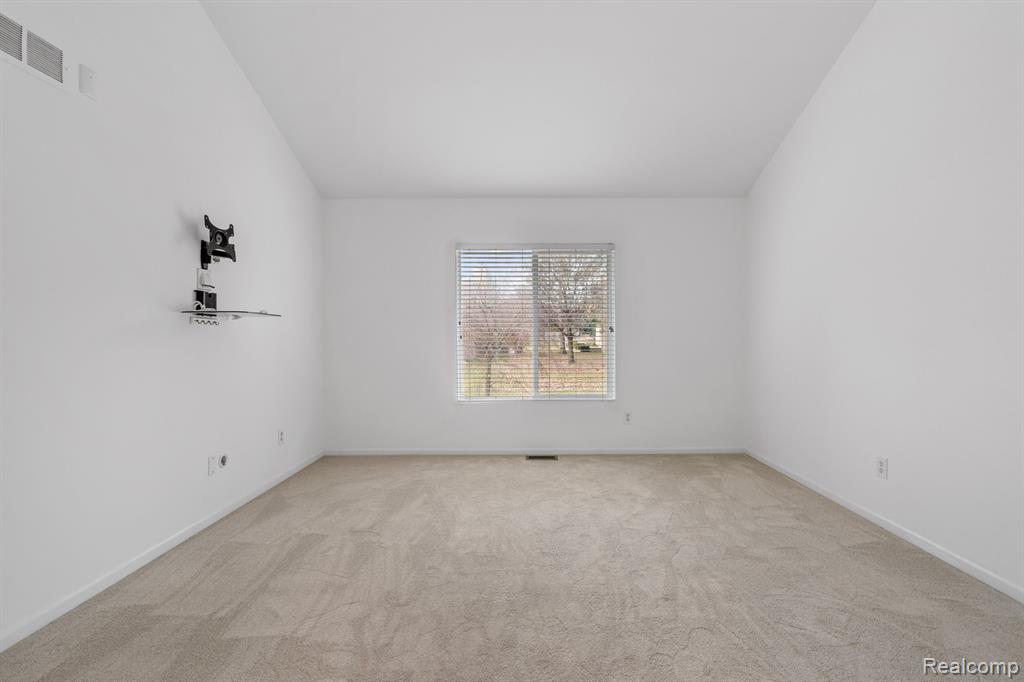 52497 WESTFIELD Drive, Macomb, MI 48042 — Photo 17