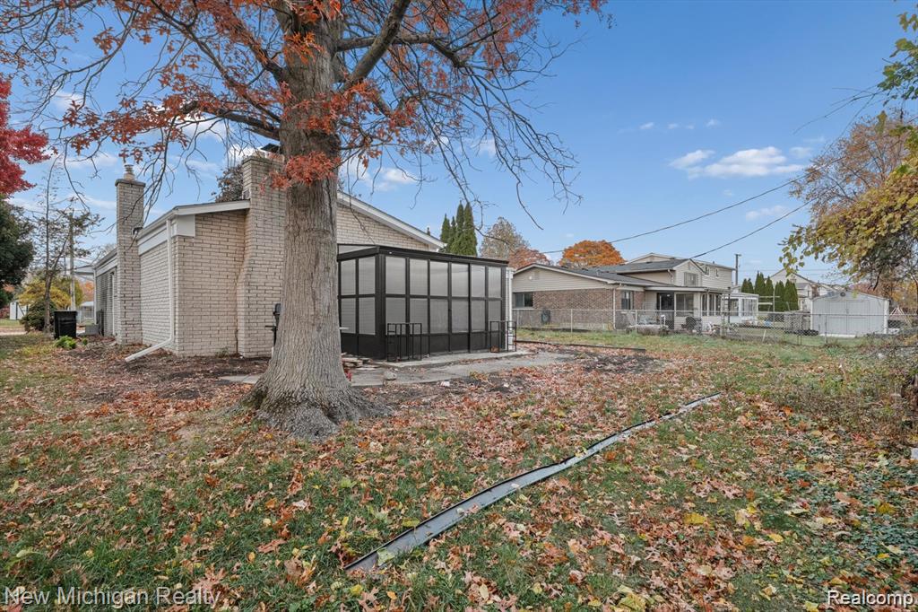 5232 Dickson Drive, Sterling Heights, MI 48310 — Photo 4
