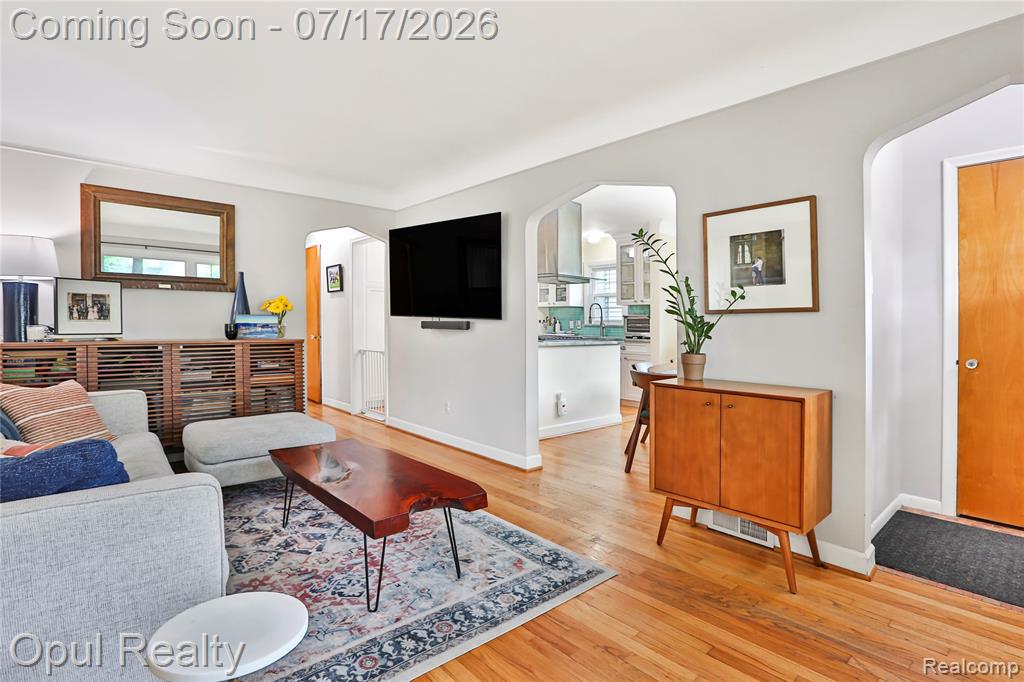 905 Forestdale Road, Royal Oak, MI 48067 — Photo 11