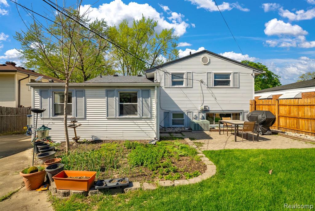 9749 Sylvester Street, Taylor, MI 48180 — Photo 42