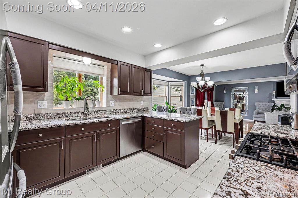 643 Heim Court, Almont, MI 48003 — Photo 10