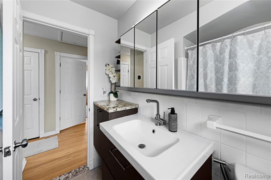 4692 McKinley Street, Dearborn Heights, MI 48125 — Photo 17