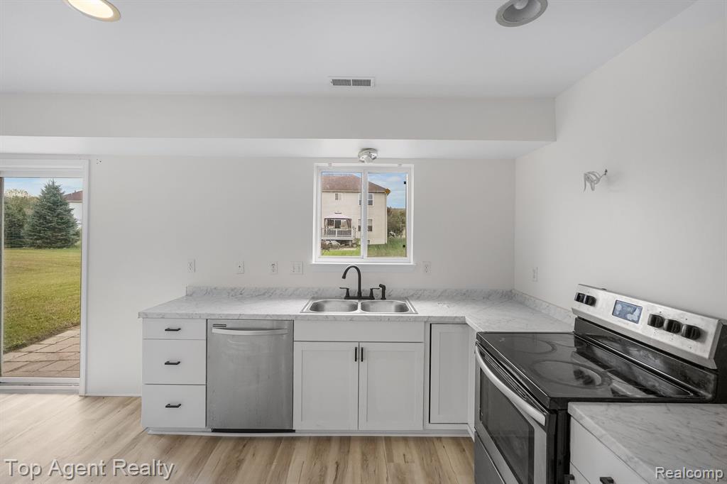 42117 CAMDEN Road, Belleville, MI 48111 — Photo 14
