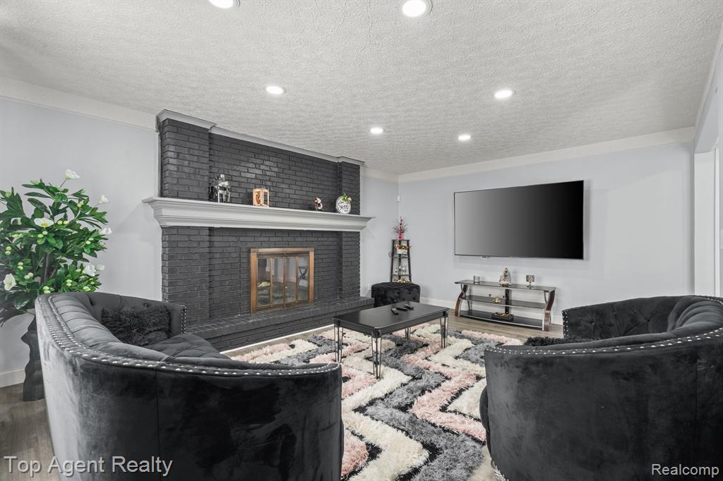 4238 GLOUCESTER Drive, Sterling Heights, MI 48310 — Photo 6