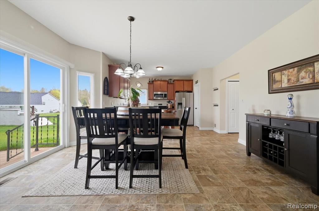 8131 Peninsula Circle, Grand Blanc, MI 48439 — Photo 12