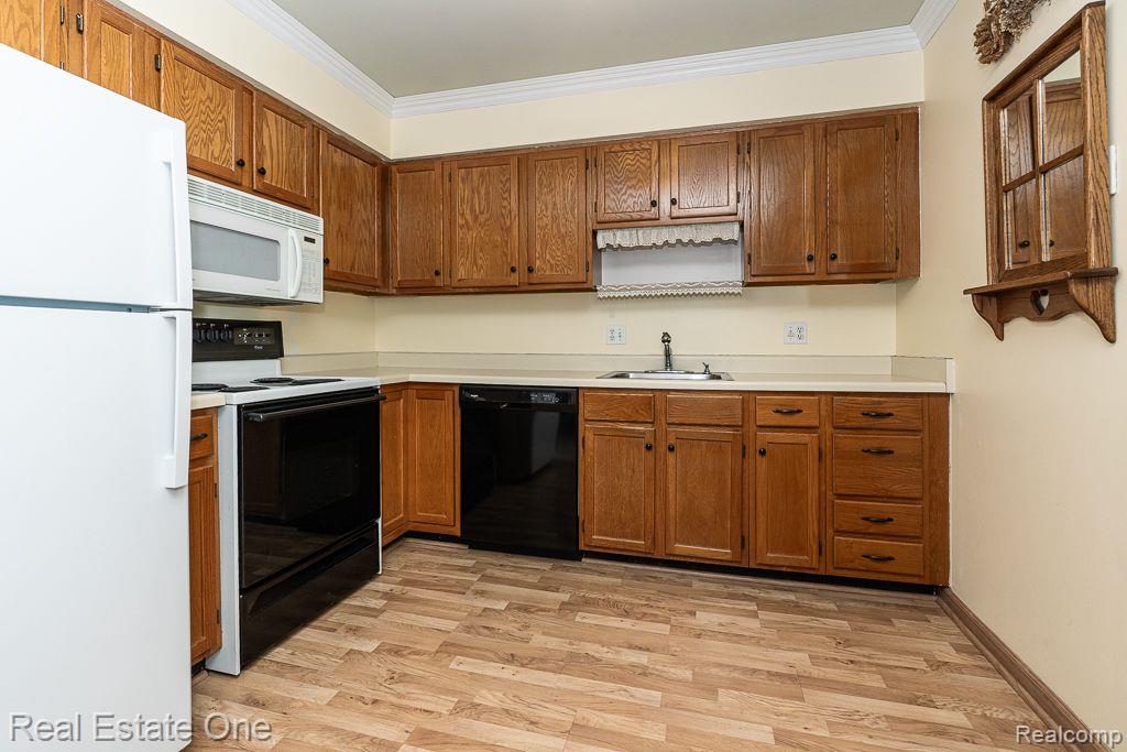 480 BALDWIN Avenue, 28, Rochester, MI 48307 — Photo 10