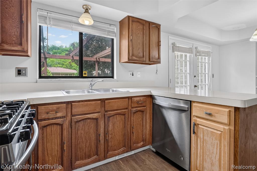 7565 Embassy Drive, Canton, MI 48187 — Photo 10