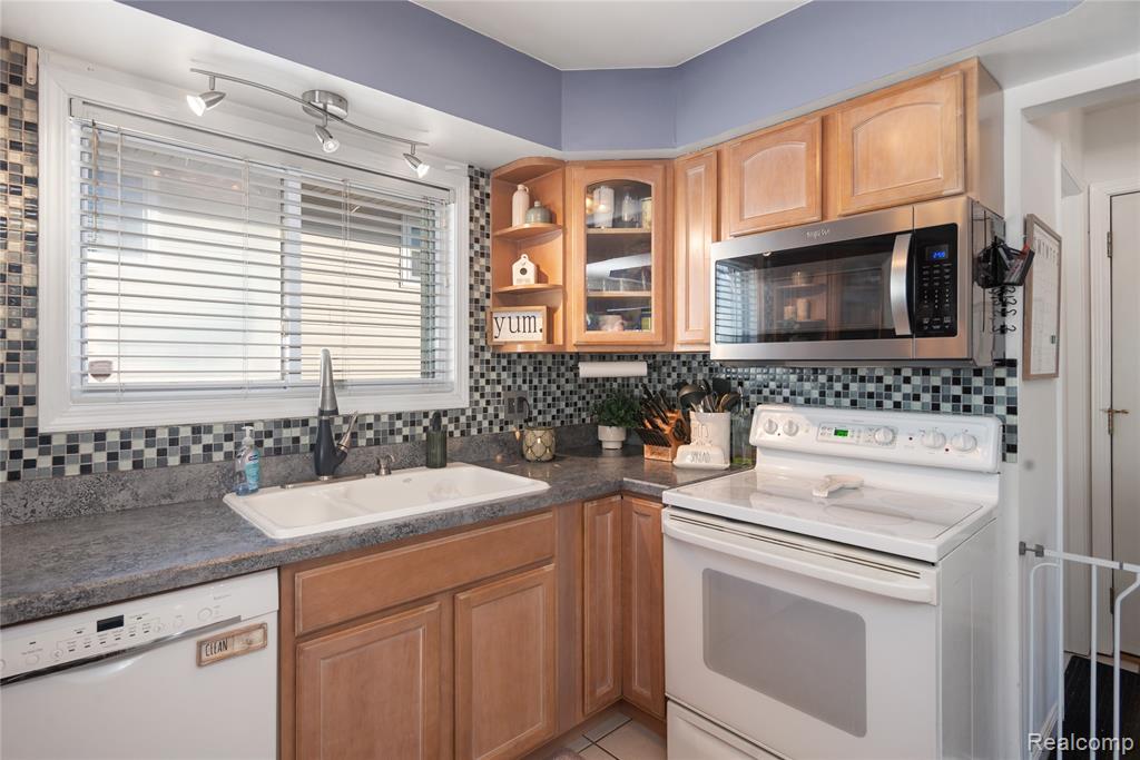 43818 Palisades Drive, Canton, MI 48187 — Photo 9
