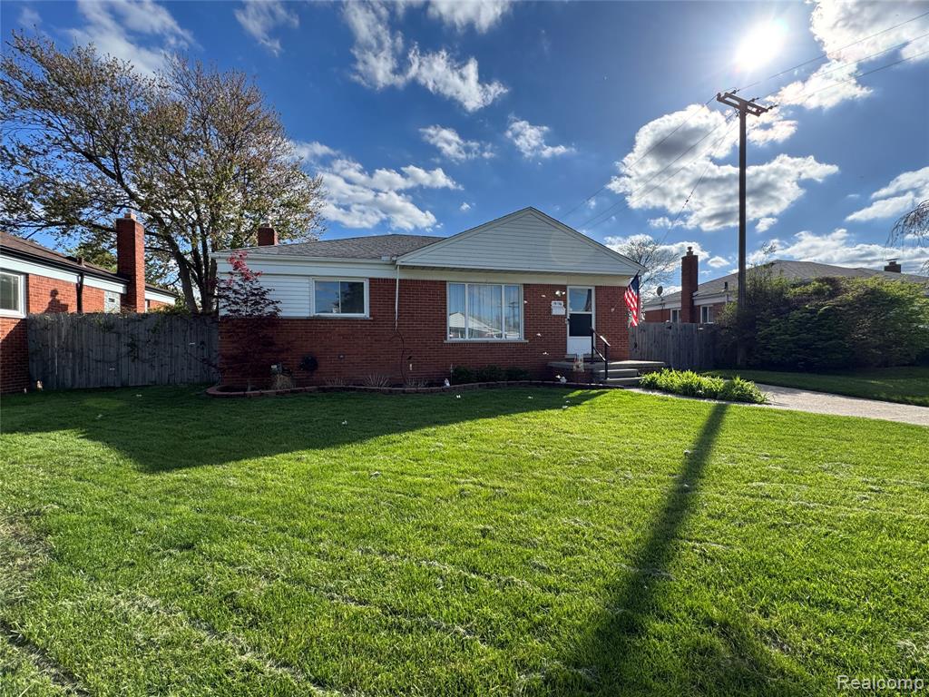 19156 Ash Avenue, Eastpointe, MI 48021 — Photo 5
