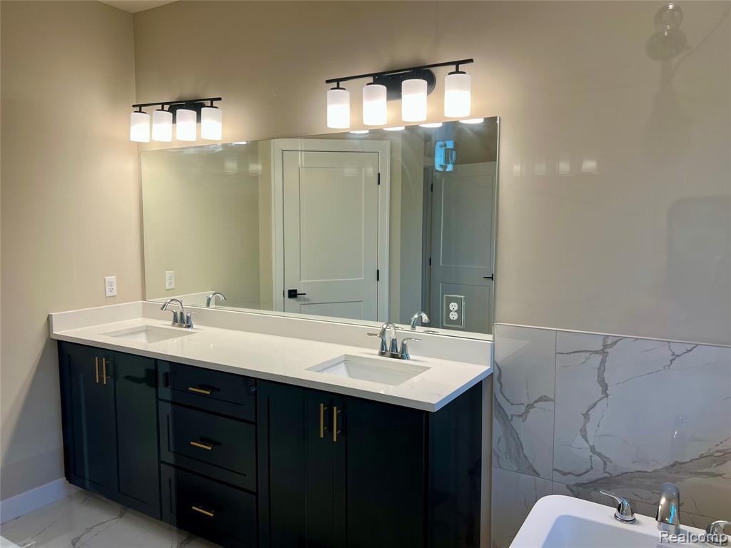 8848 Stonewall E, Clarkston, MI 48348 — Photo 21