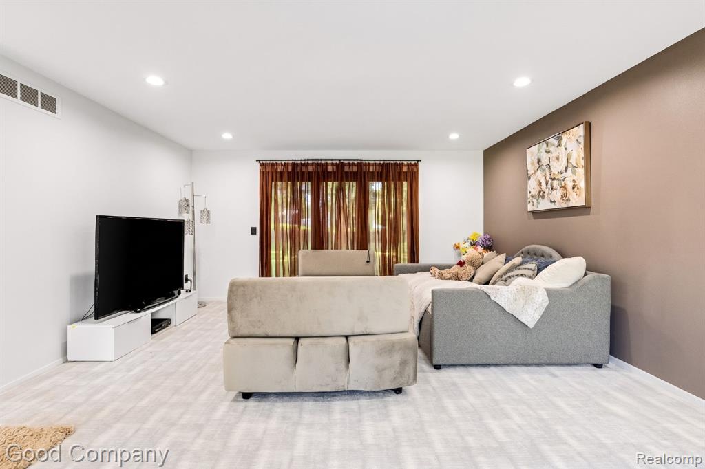 3176 Chambord Drive, West Bloomfield, MI 48323 — Photo 16