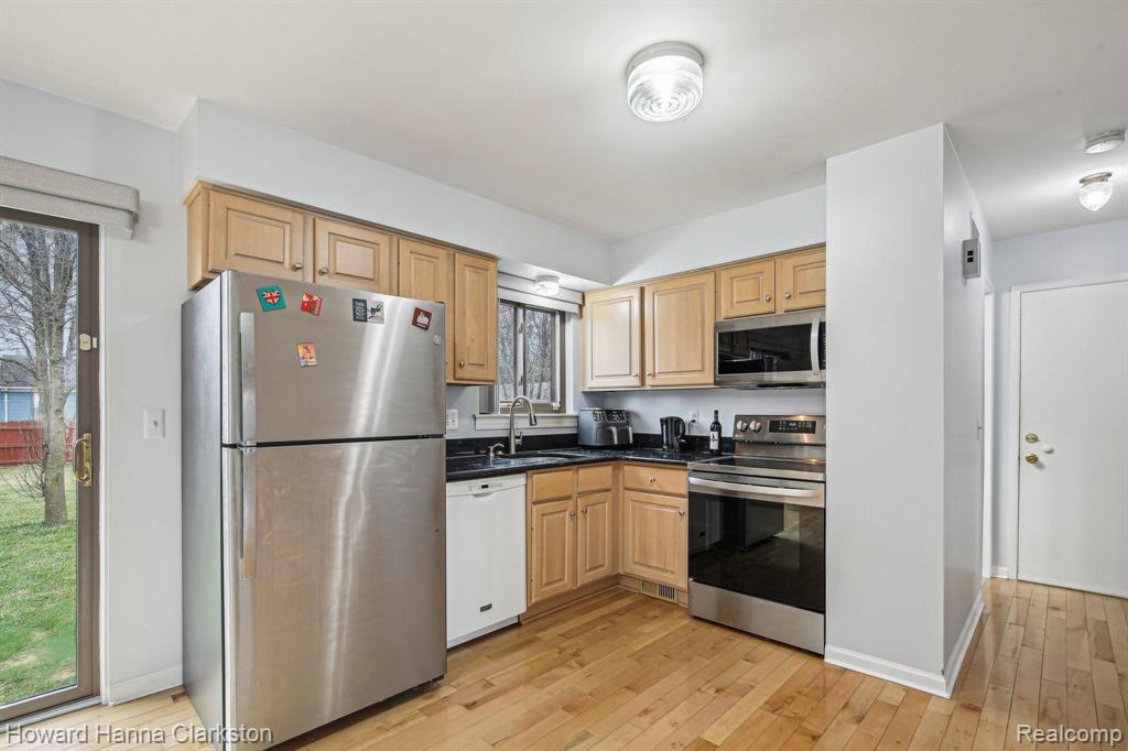 39891 Litke Court, Clinton Twp, MI 48038 — Photo 8