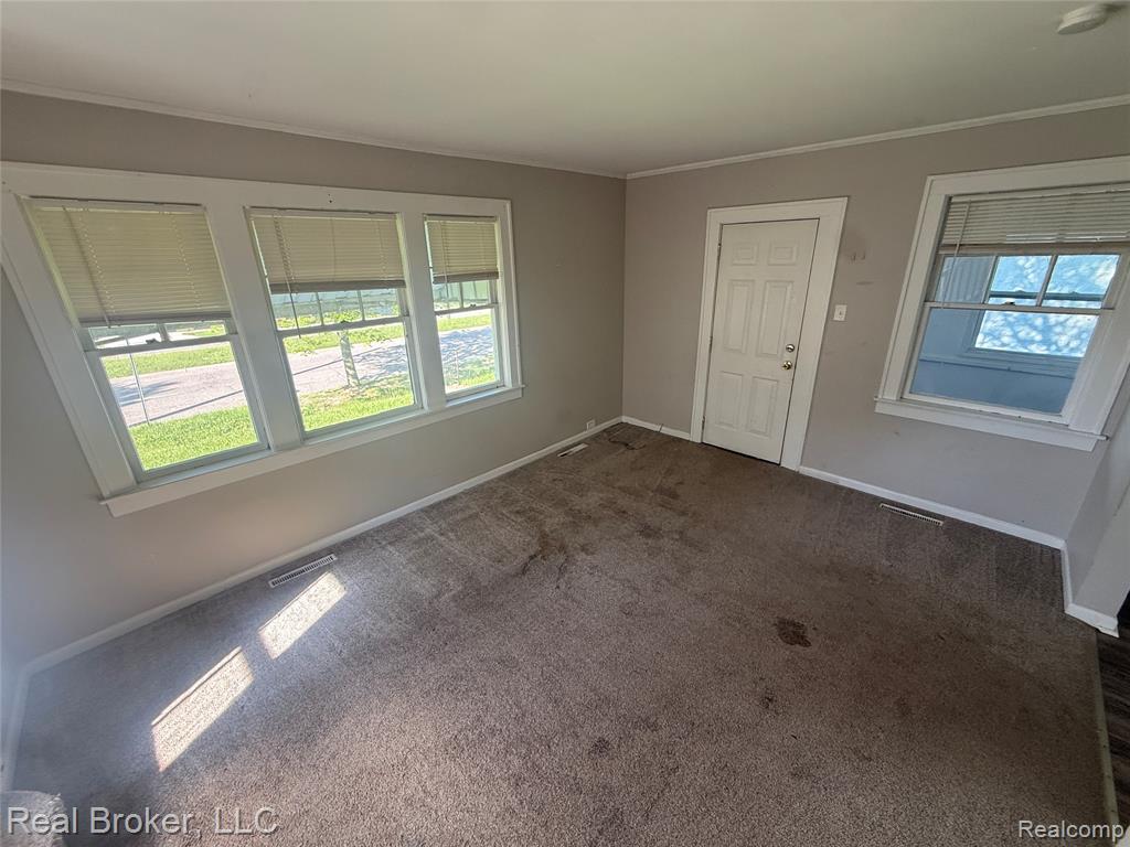 958 N Chevrolet Avenue, Flint, MI 48504 — Photo 7