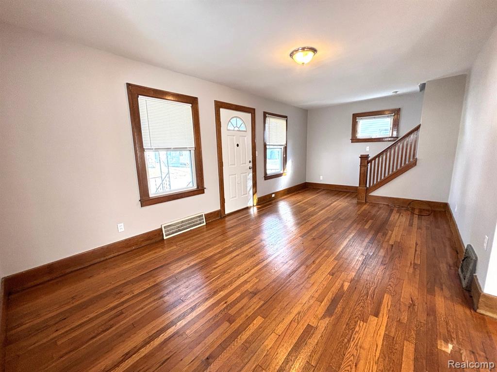 536 E Jarvis Avenue, Hazel Park, MI 48030 — Photo 2