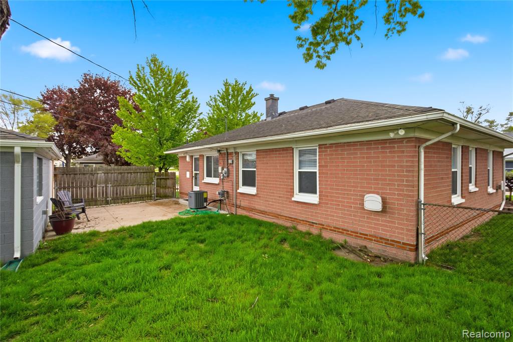 1271 E Barrett Avenue, Madison Heights, MI 48071 — Photo 31