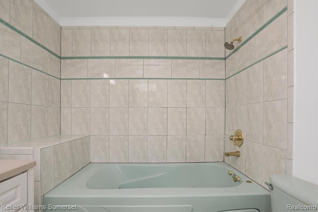 51488 BLUE SPRUCE Drive, Macomb, MI 48042 — Photo 28