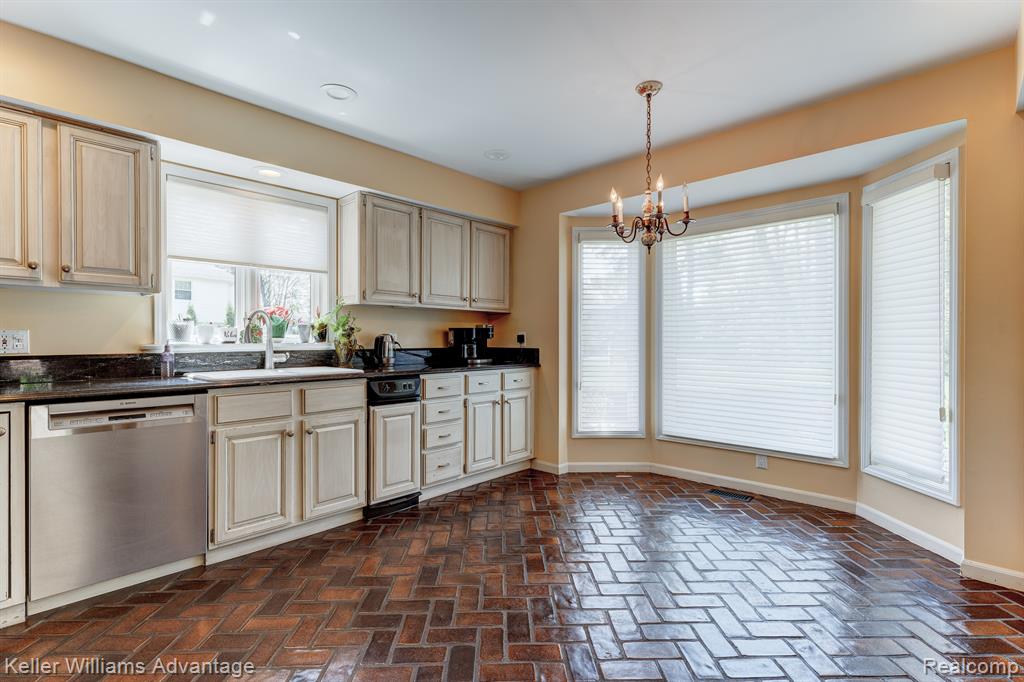 16131 Winchester Drive, Northville, MI 48168 — Photo 15