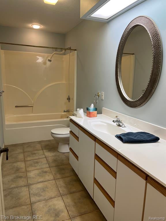 6112 NORMANDY Drive, Saginaw, MI 48638 — Photo 17