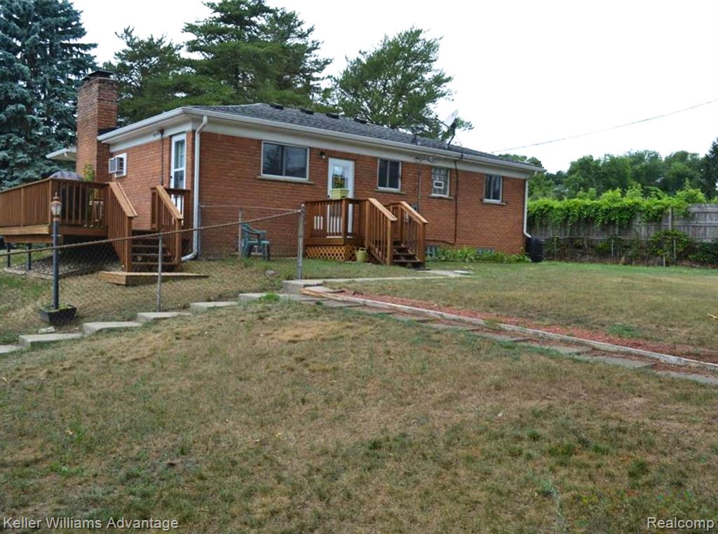 8336 LAGOON Street, Commerce Twp, MI 48382 — Photo 19