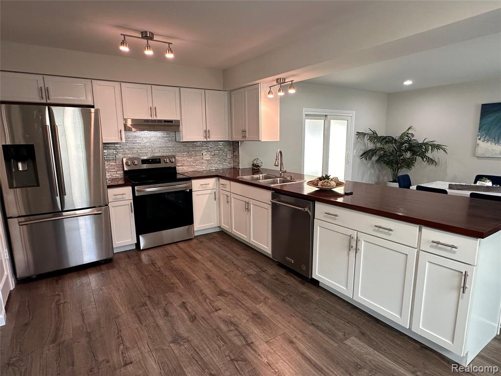 8706 Cologne Drive, Sterling Heights, MI 48314 — Photo 9