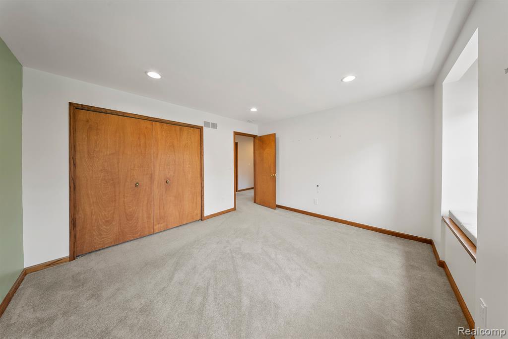 9415 Lakewood Drive, Grosse Ile, MI 48138 — Photo 33