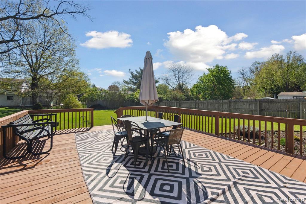 528 JAMES CONNIS Drive, Flushing, MI 48433 — Photo 33