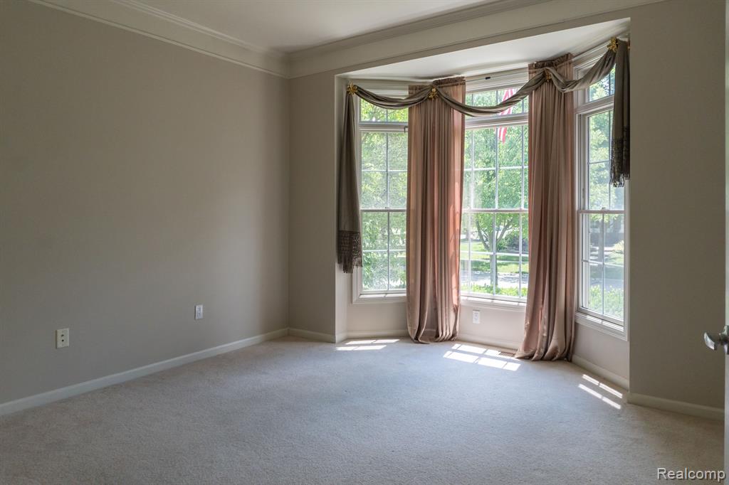 49028 FOUNDERS, Canton, MI 48187 — Photo 4