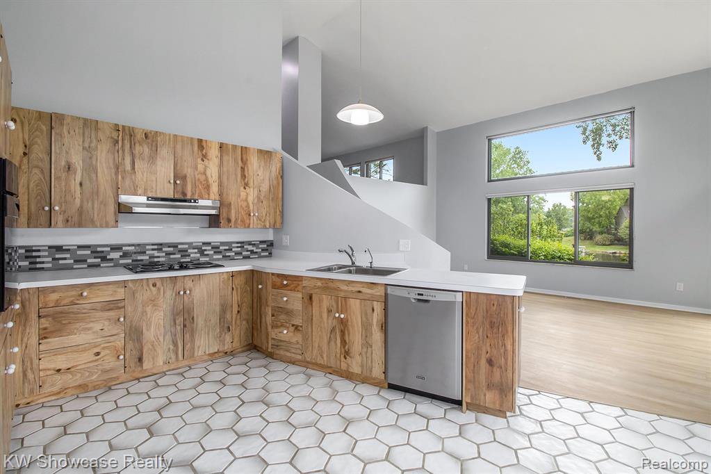 983 ARTDALE, White Lake, MI 48383 — Photo 13
