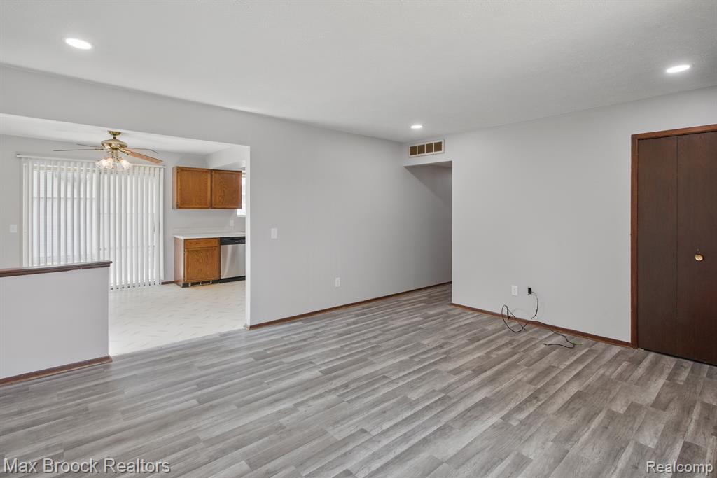 47445 DEQUINDRE Road, Rochester Hills, MI 48307 — Photo 4
