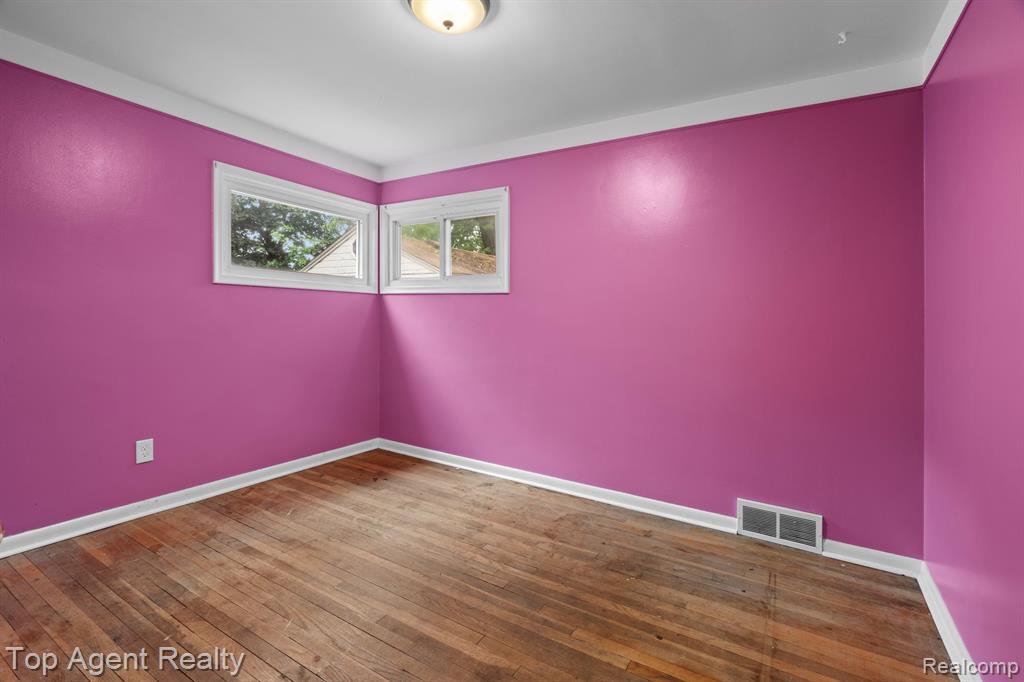 9319 MERRIMAN Road, Livonia, MI 48150 — Photo 18