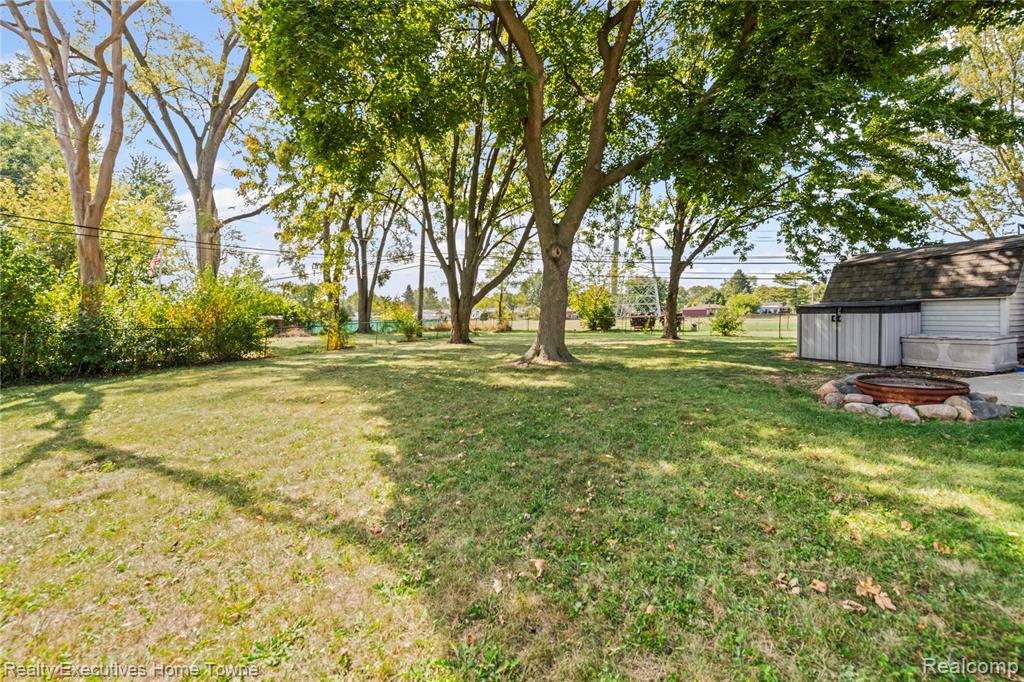 29667 Newport Drive, Warren, MI 48088 — Photo 9