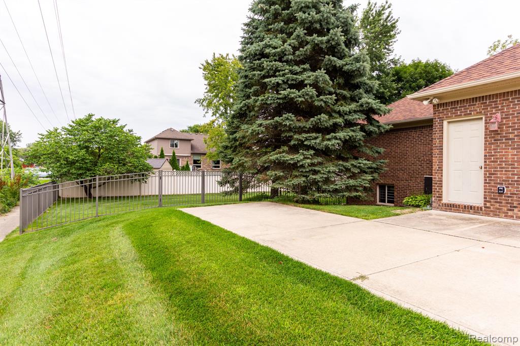 5451 ROBERT Street, Shelby, MI 48316 — Photo 37