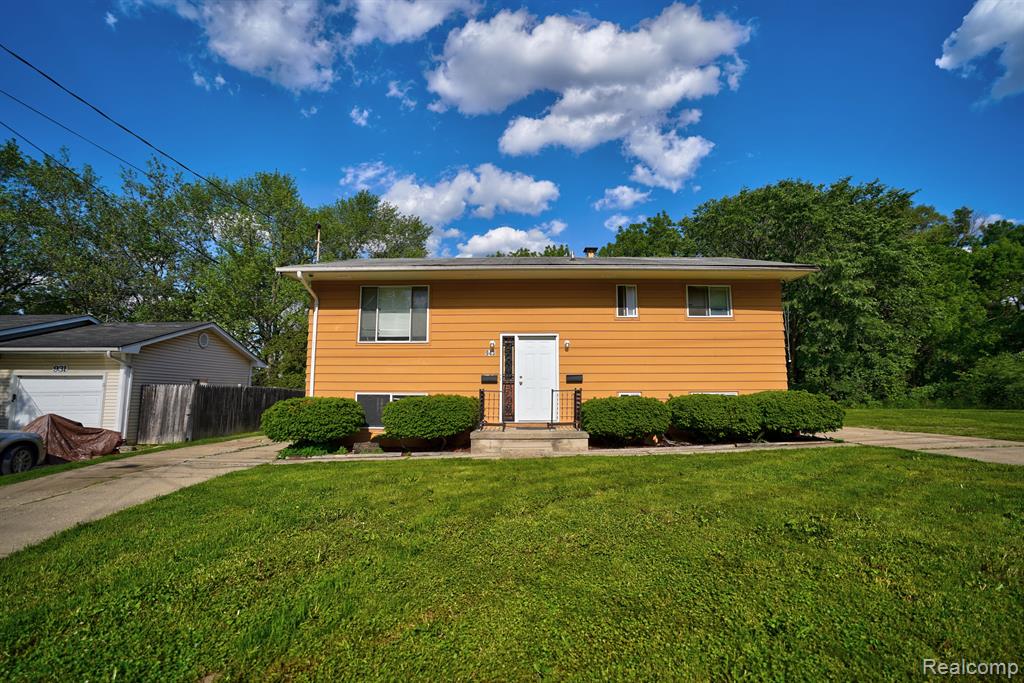 943 BRADLEY Avenue, Flint, MI 48503 — Photo 3