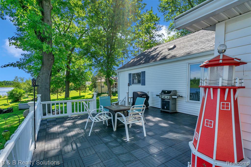423 LOU ALICE Drive, Columbiaville, MI 48421 — Photo 32