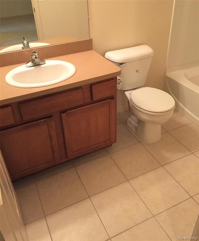 49225 W Woods Drive, 20, Utica, MI 48317 — Photo 7