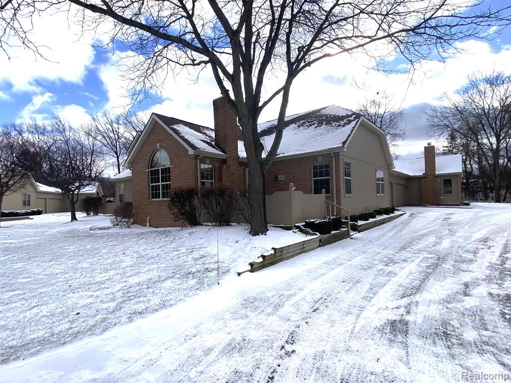 634 PERRY CREEK Drive, Grand Blanc, MI 48439 — front exterior