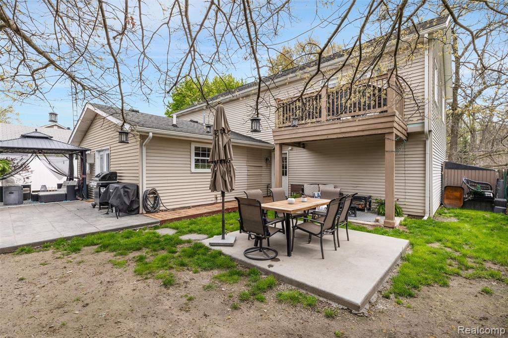 415 Leon Road, Walled Lake, MI 48390 — Photo 38