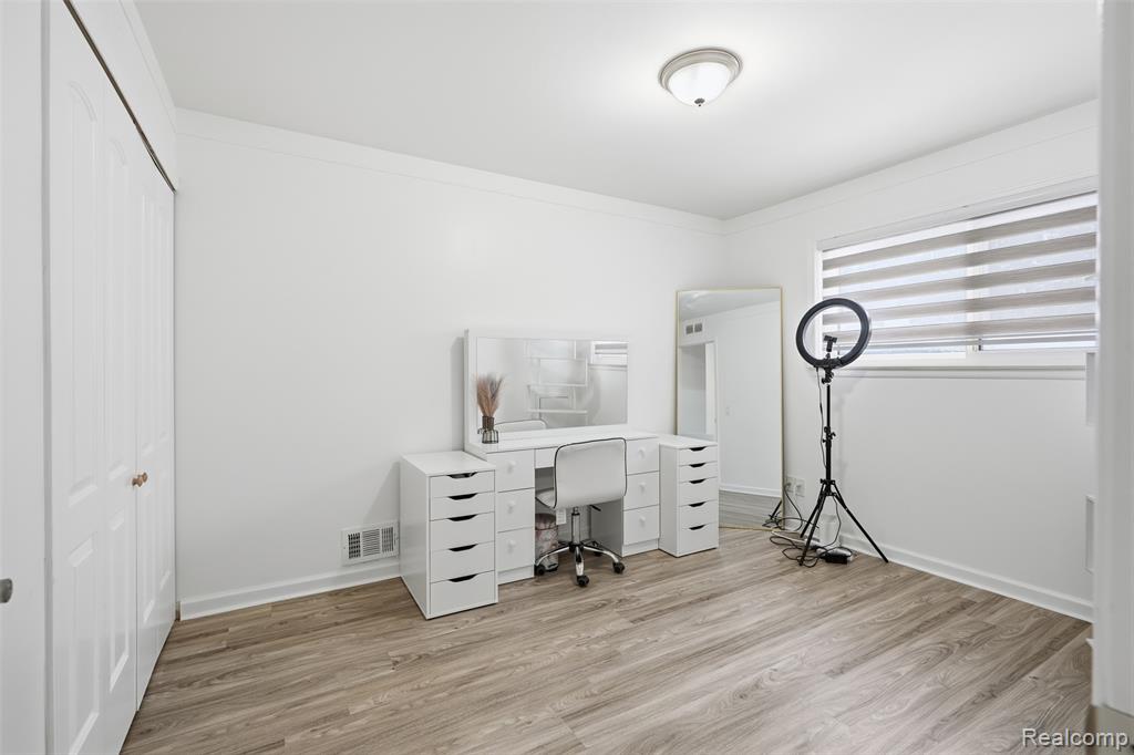 25961 Warrington Street, Dearborn Heights, MI 48127 — Photo 23