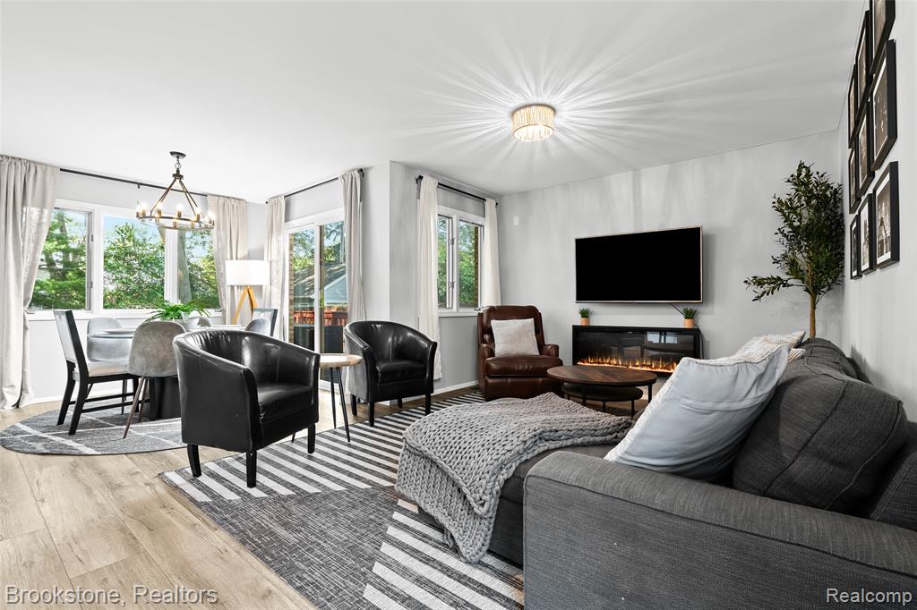 400 LA PLAZA, Royal Oak, MI 48073 — Photo 11