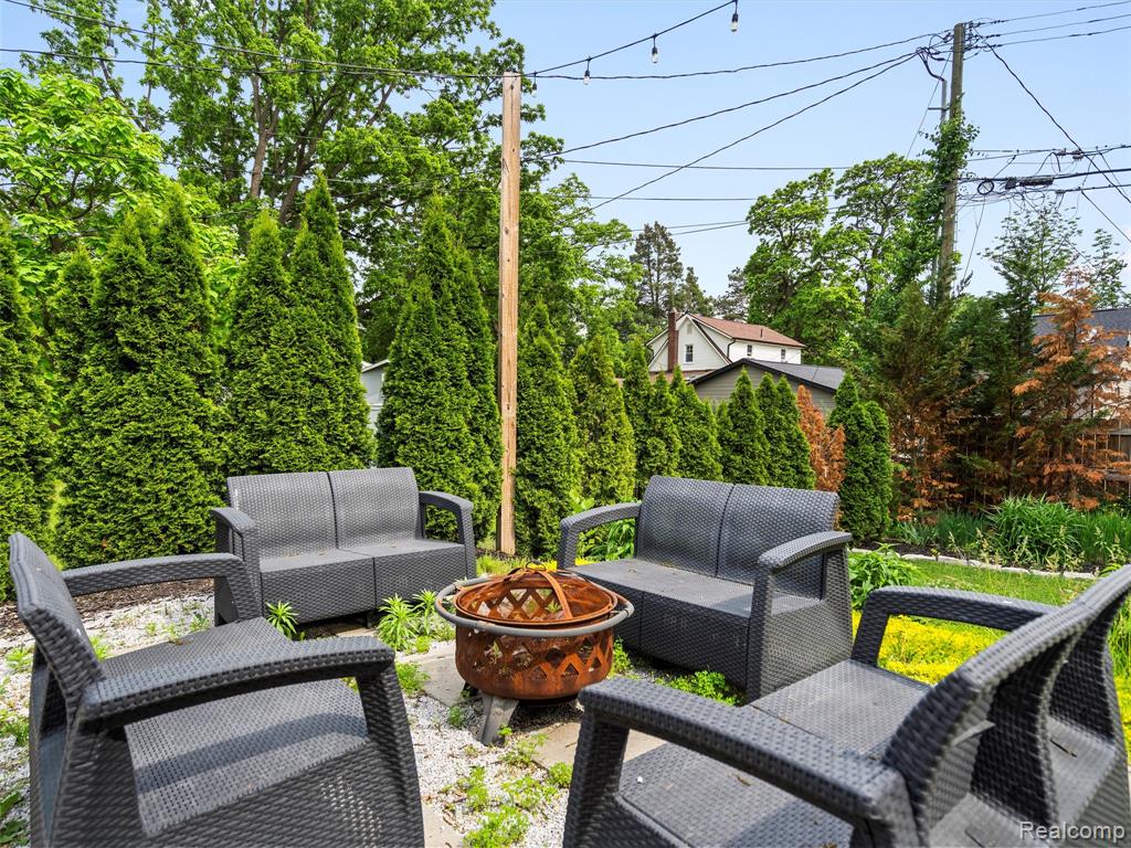 913 Roselawn Drive, Rochester, MI 48307 — Photo 12