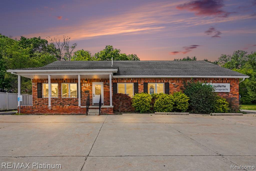 8082 W GRAND RIVER, Brighton, MI 48114