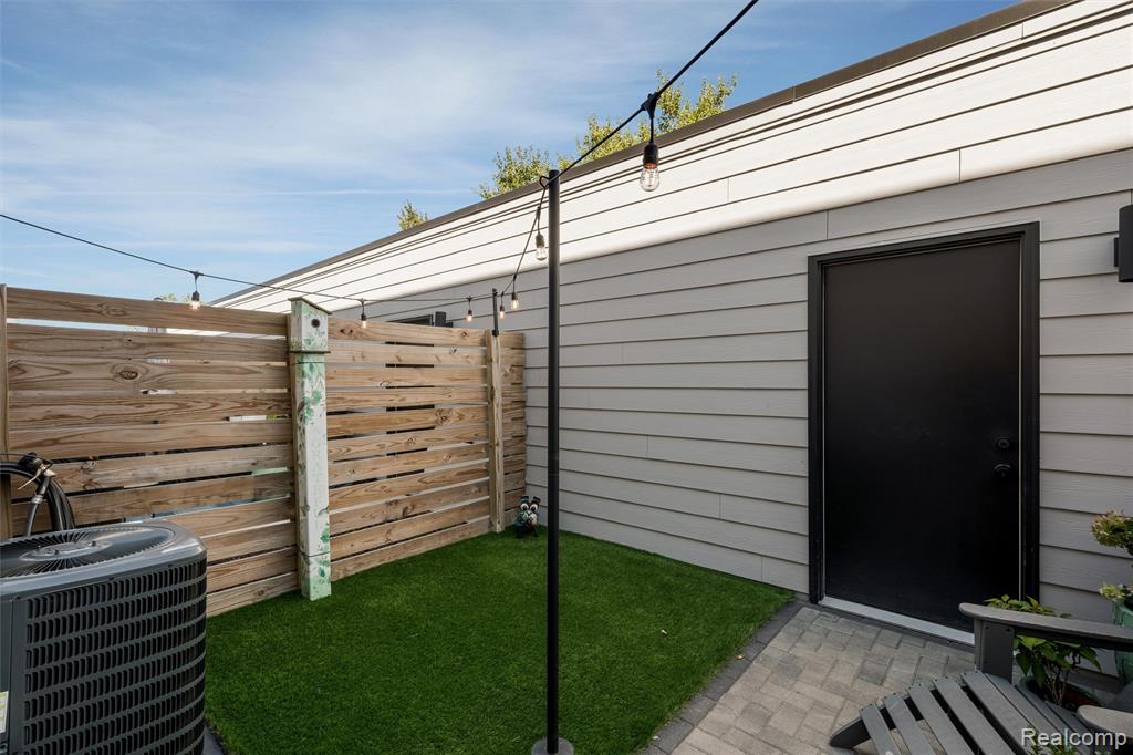 2736 Harrison Street - Photo 3
