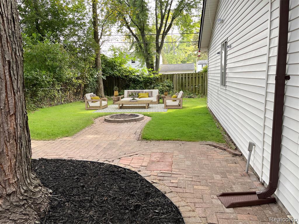 23096 HAWTHORNE Street, Farmington, MI 48336 — Photo 15